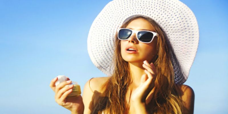 Tắm biển nhiều có thể khiến da bị cháy nắng